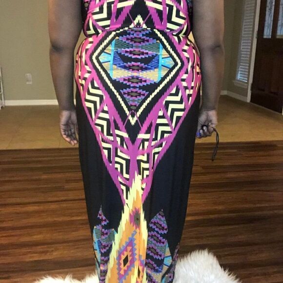 BLACK PLUS SIZE TRIBAL MAXI DRESS - Picture 3 of 4